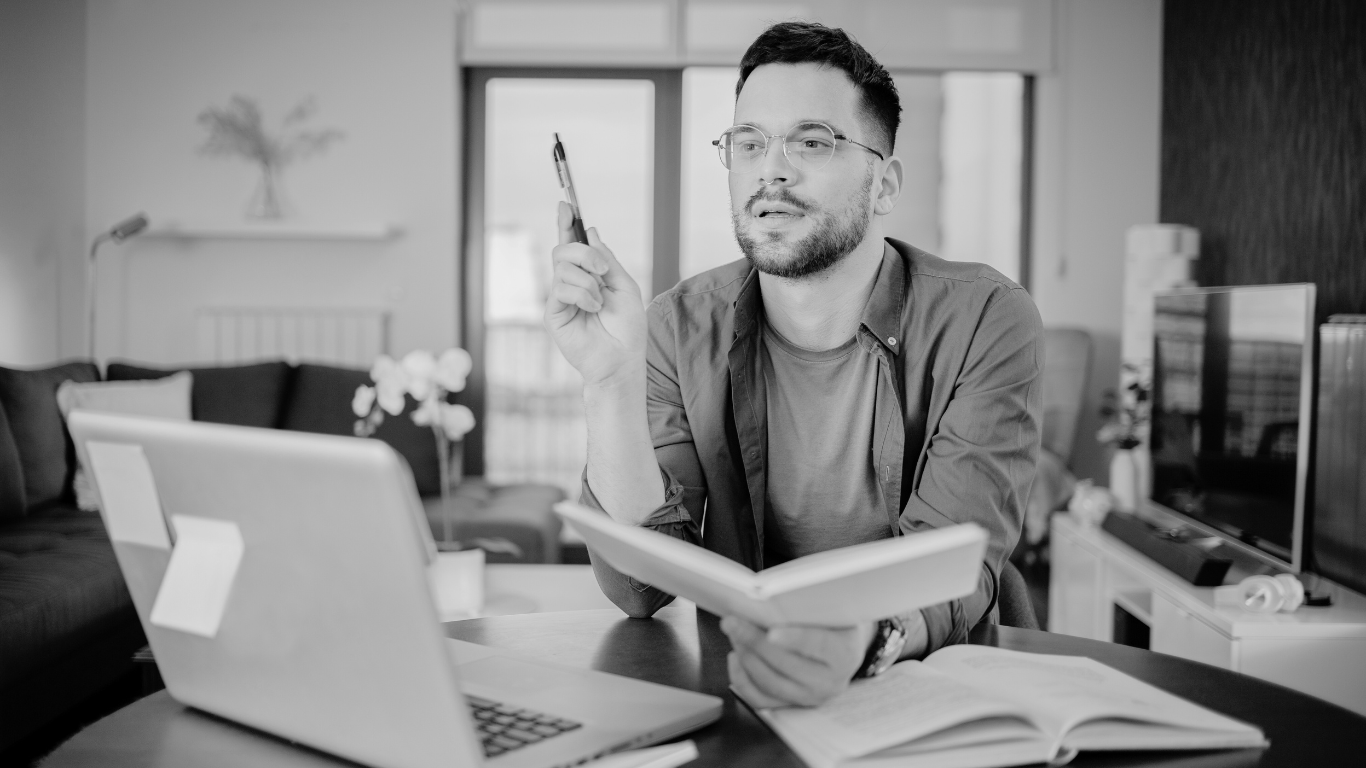 Découvrez les nouveautés du Cerfa apprentissage version 10103*14 et la réforme 2025 : baisse de 20 % du financement (NPEC) pour les formations à plus de 80 % à distance, et nouvelles obligations pour les employeurs.