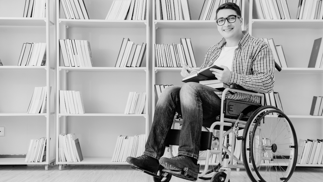 Découvrez comment le contrat d'apprentissage facilite l'insertion professionnelle des personnes en situation de handicap.